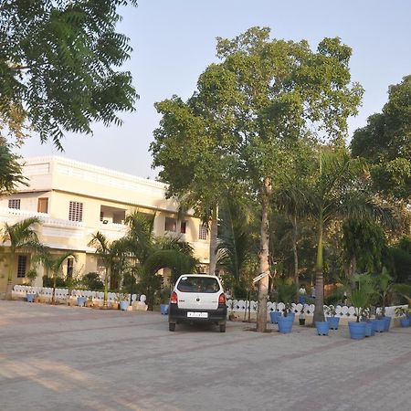 Hotel Eagle Nest ภารัตปูร์ ภายนอก รูปภาพ